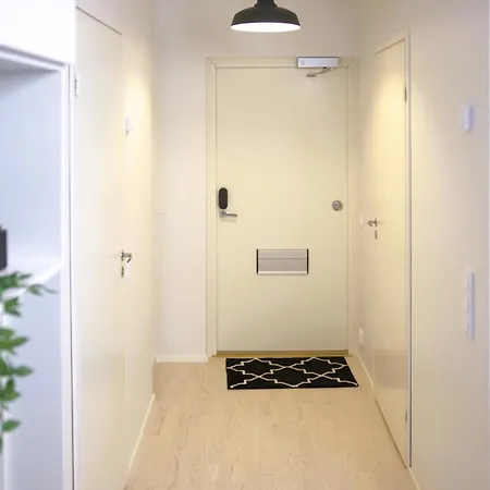 New 3-bed & Free Garage Parking