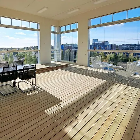 New 3-bed & Free Garage Parking