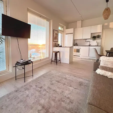 New 3-bed & Free Garage Parking