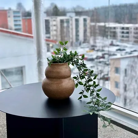 New 3-bed & Free Garage Parking דירה *