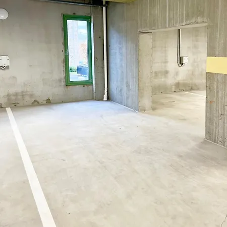 New 3-bed & Free Garage Parking