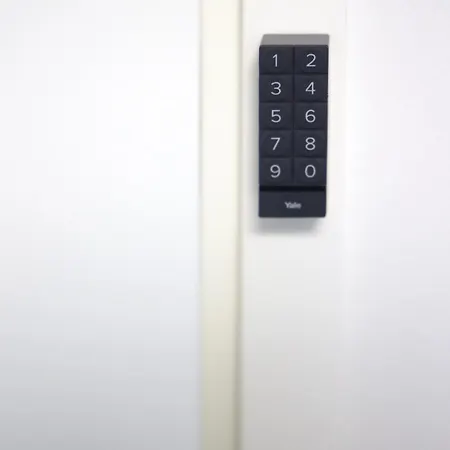 New 3-bed & Free Garage Parking *