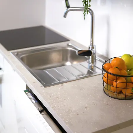 New 3-bed & Free Garage Parking *