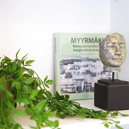 New 3-bed & Free Garage Parking Vanda