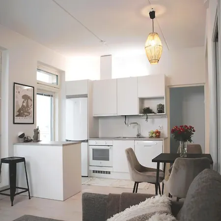 New 3-bed & Free Garage Parking Appartement