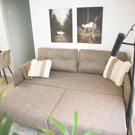 New 3-bed & Free Garage Parking