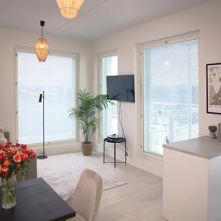 New 3-bed & Free Garage Parking